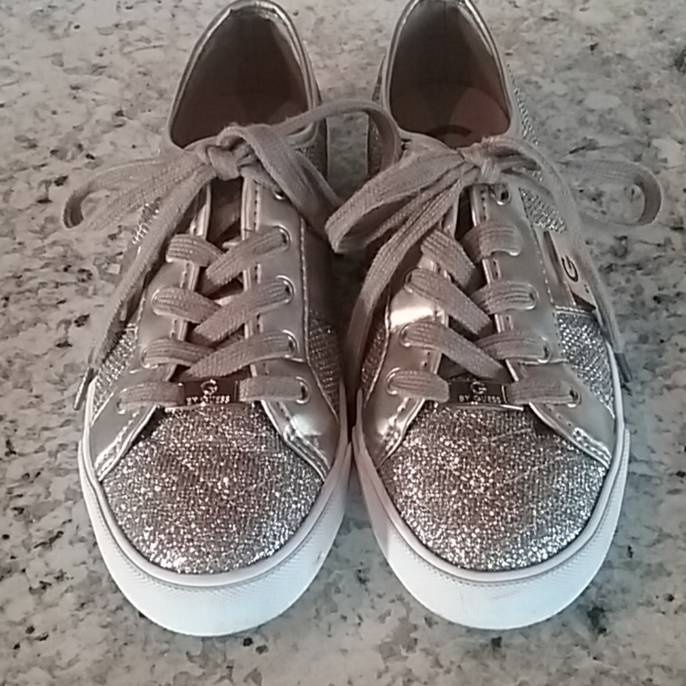 GUESS kickers size 7.5M